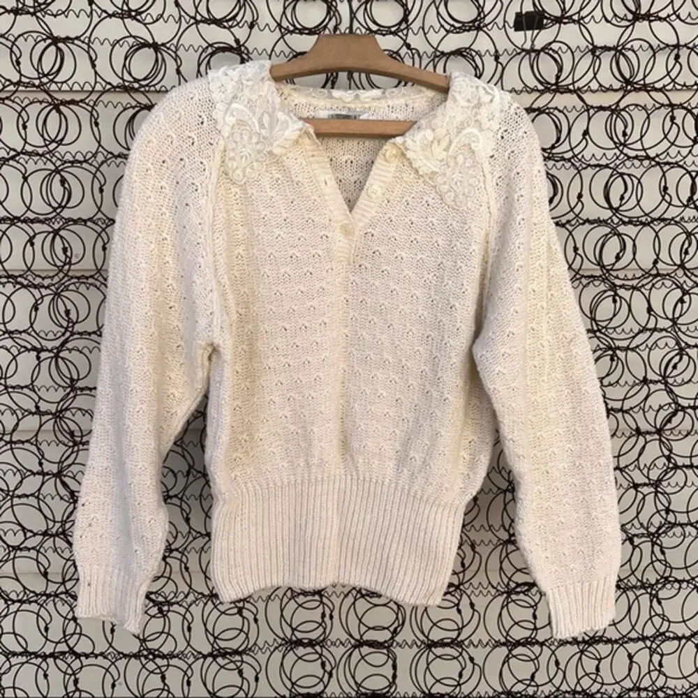 Vintage Josephine button and lace collar cream sweater cottage MEDIUM